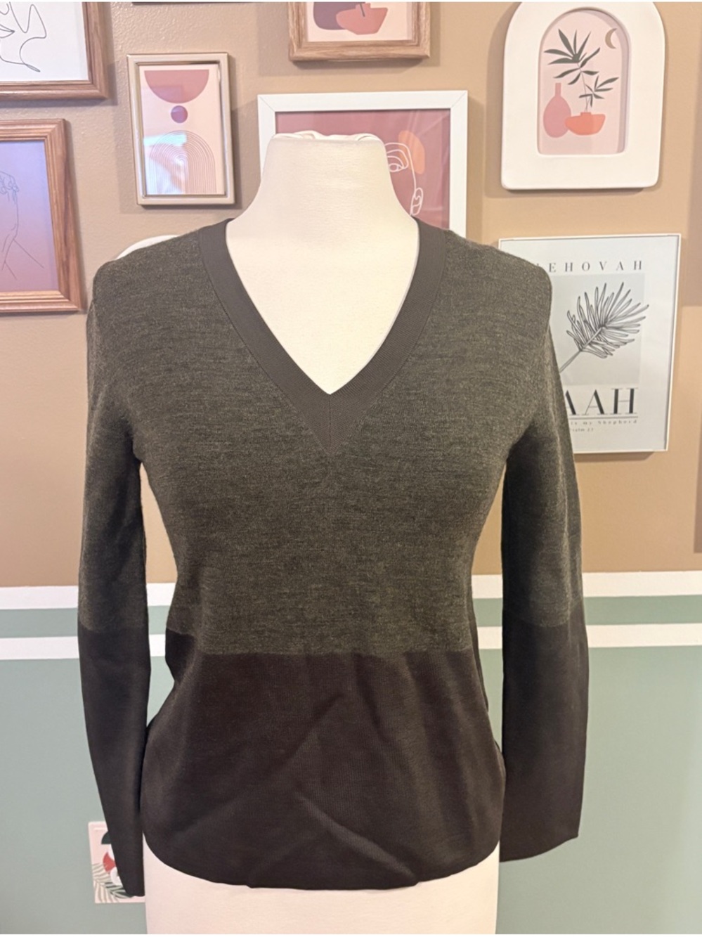 COS Two-Tone V-Neck Pullover Wool Blend Sweater in Olive